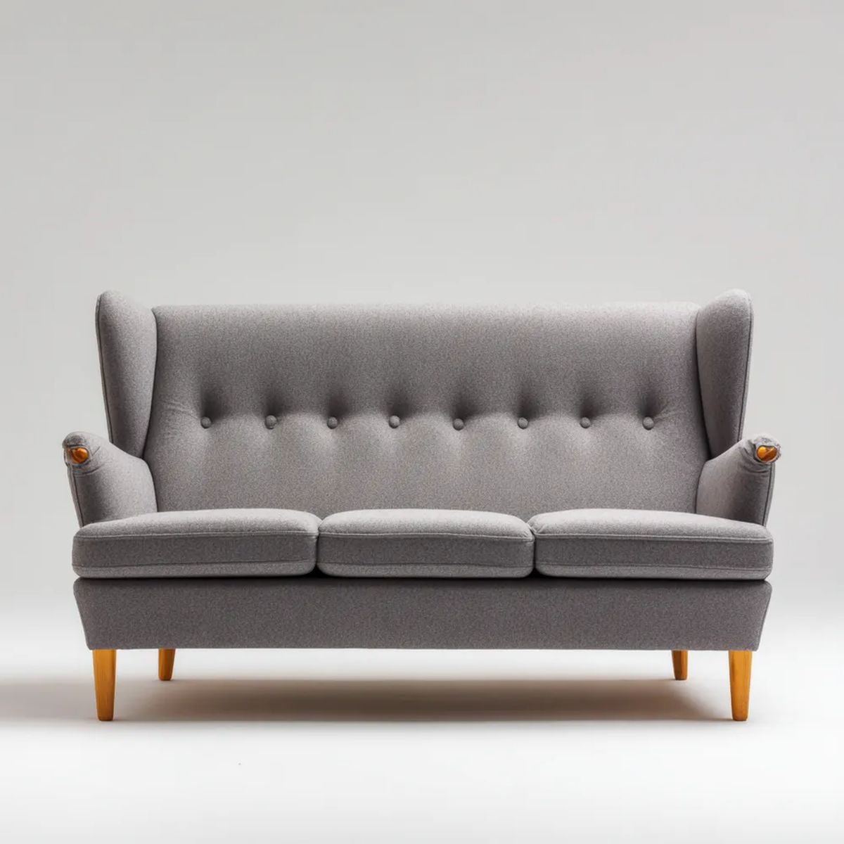Trzyosobowa sofa tapicerowana szara z drewnianymi nogami 205 x 88 x 105 cm